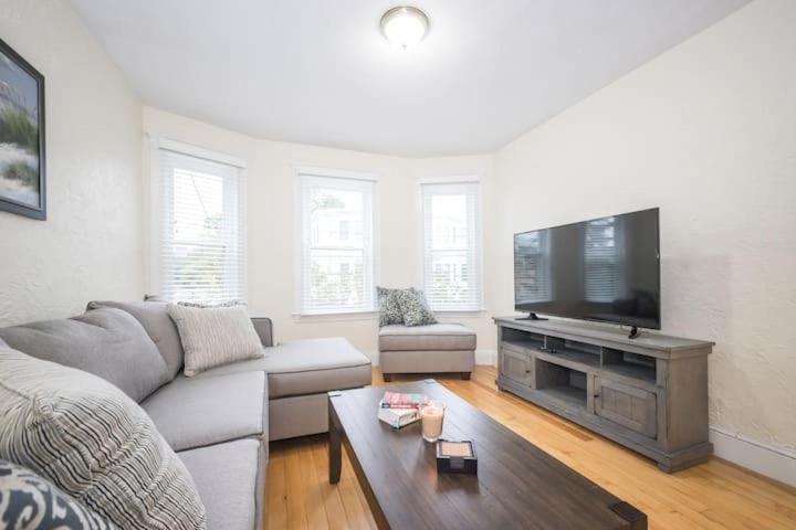 The Boston Rental - Multiple Floorplans Екстер'єр фото